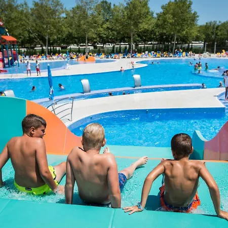 Albatross Mobile Homes On Camping Las Dunas Campingplatz Sant Pere Pescador